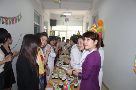 河内生殖健康中心为2013年第一季度生日员工庆生
